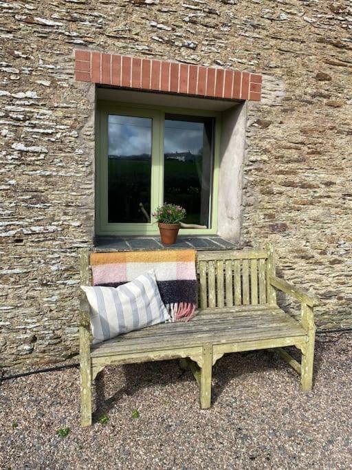 The Wheelhouse At Hewish Mill Villa Bittadon Exteriör bild